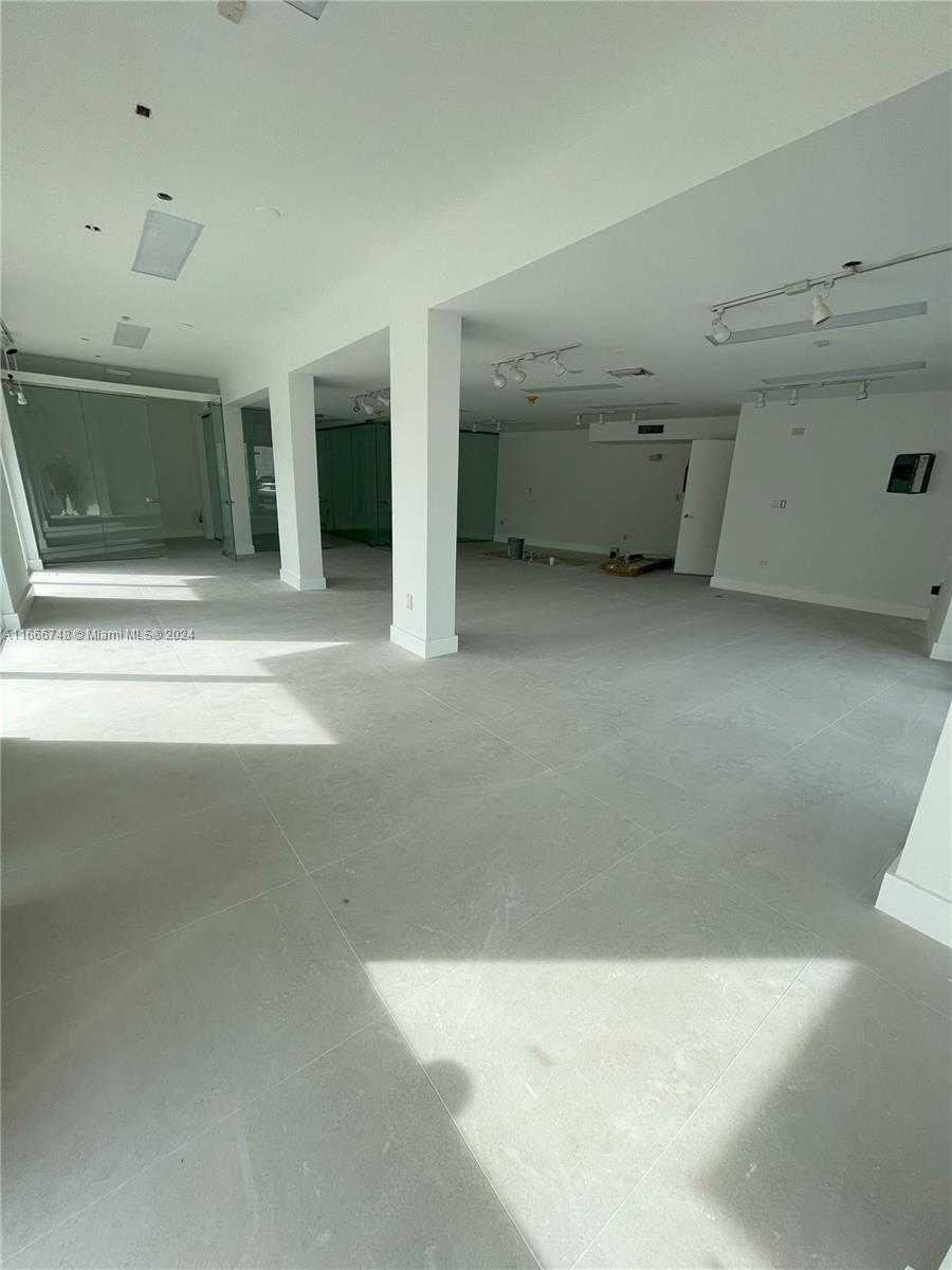 Small Image of 5050 BISCAYNE BLVD #100, Miami Number 3