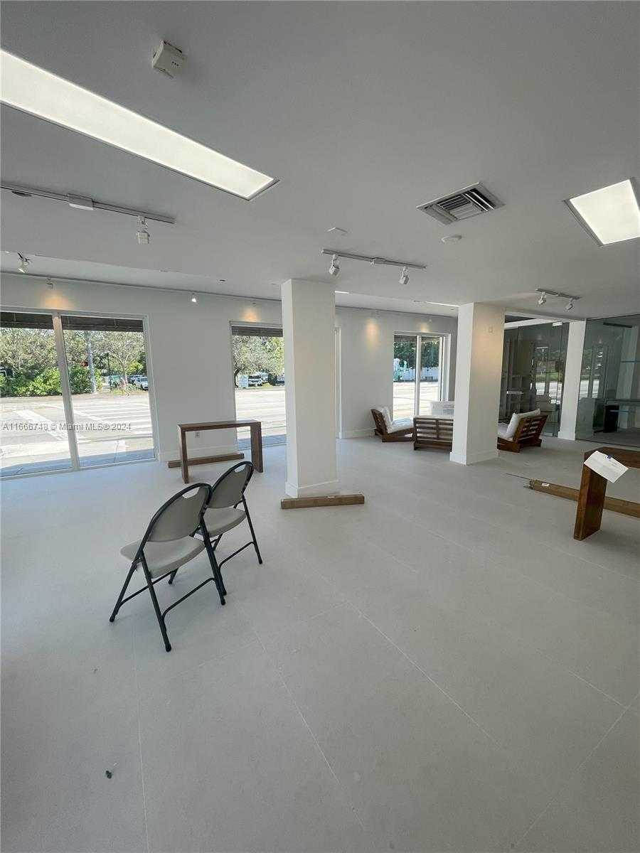 Small Image of 5050 BISCAYNE BLVD #100, Miami Number 7