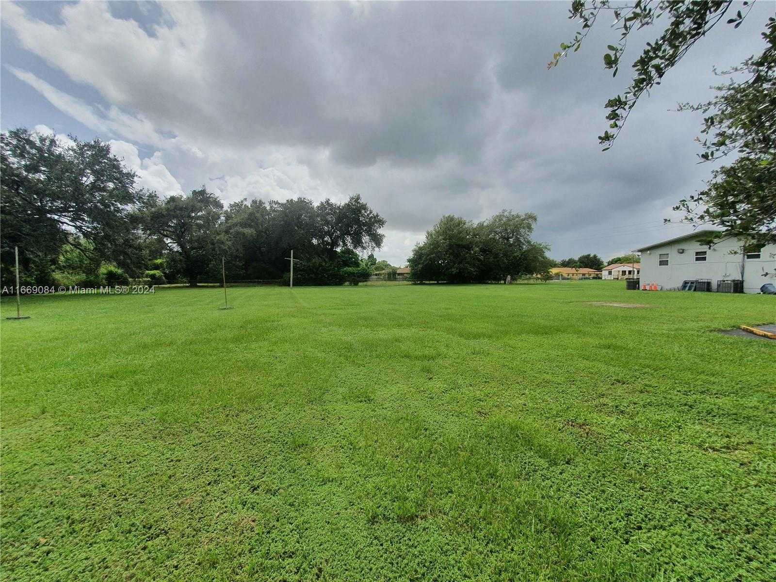 Small Image of 17001 NORTH WEST 20TH AVE, Miami Gardens Number 11