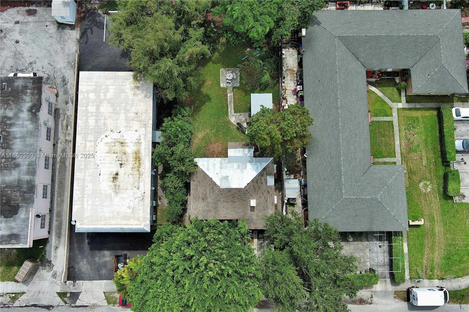 Small Image of 2042 SOUTH WEST 4TH ST, Miami Number 16