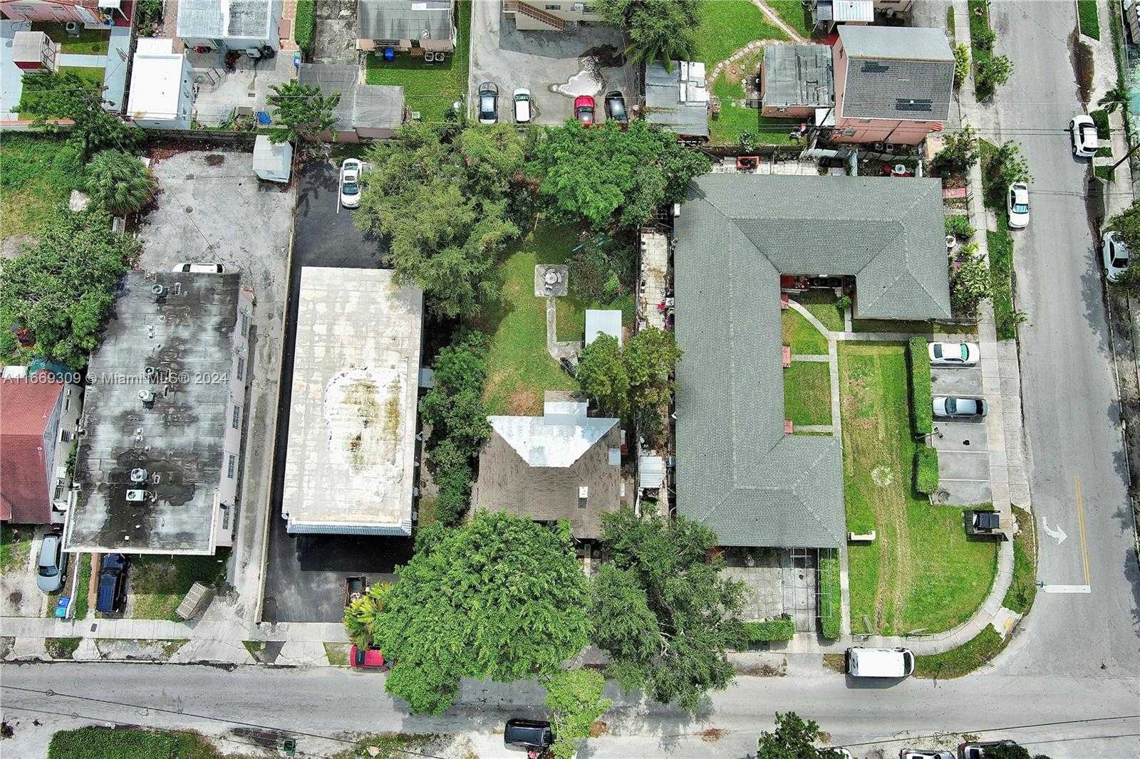 Small Image of 2042 SOUTH WEST 4TH ST, Miami Number 27