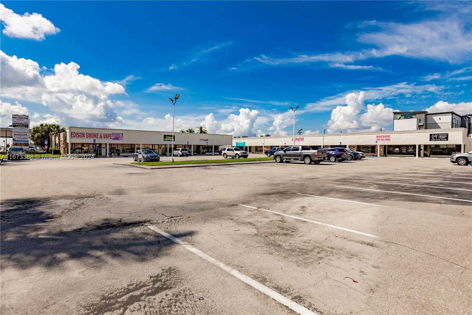 Small Image of 4434 CLEVELAND AVE, Fort Myers Number 3