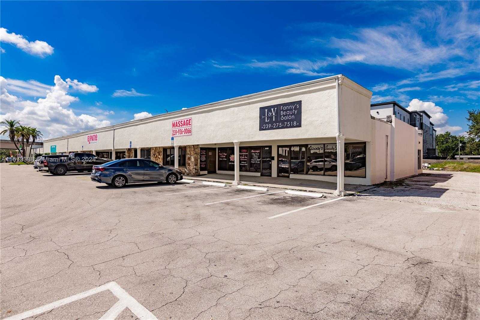 Small Image of 4434 CLEVELAND AVE, Fort Myers Number 6