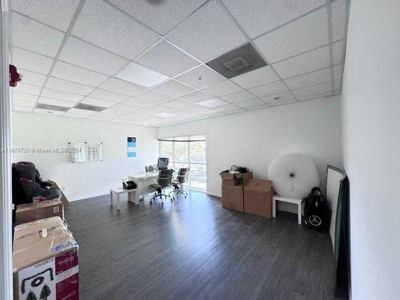 Small Image of 7750, Doral Number 3