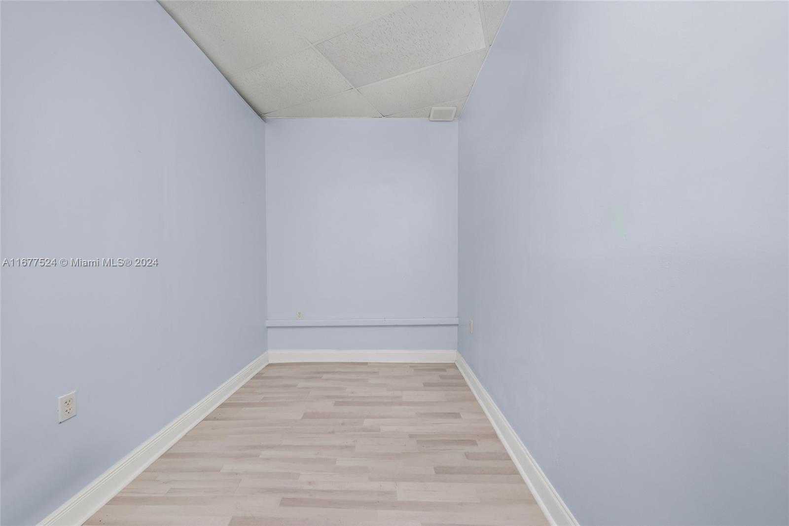 Small Image of 12253 SOUTH DIXIE HWY, Pinecrest Number 13