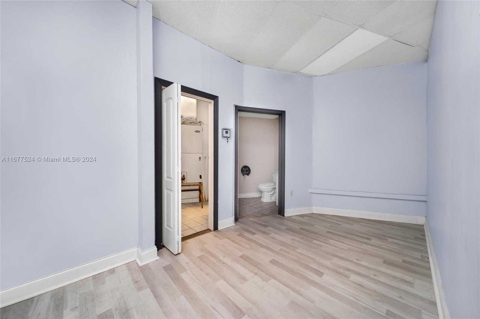 Small Image of 12253 SOUTH DIXIE HWY, Pinecrest Number 14