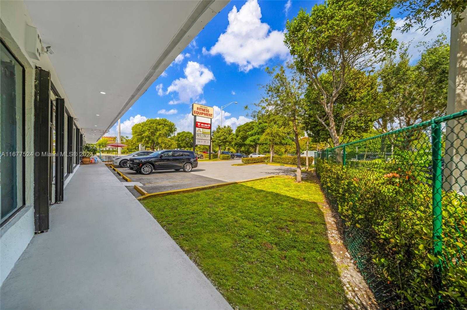 Small Image of 12253 SOUTH DIXIE HWY, Pinecrest Number 19