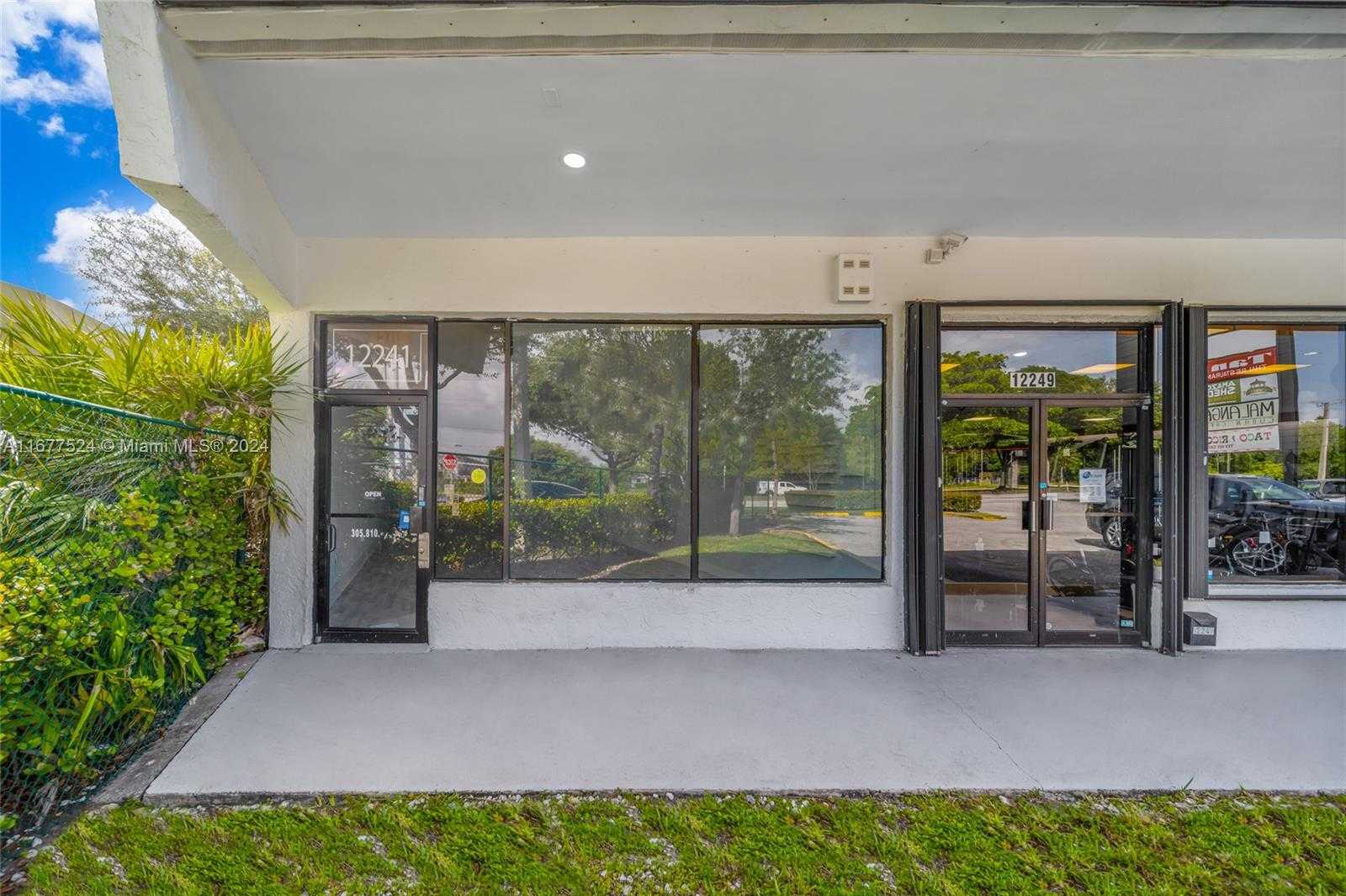 Small Image of 12253 SOUTH DIXIE HWY, Pinecrest Number 2
