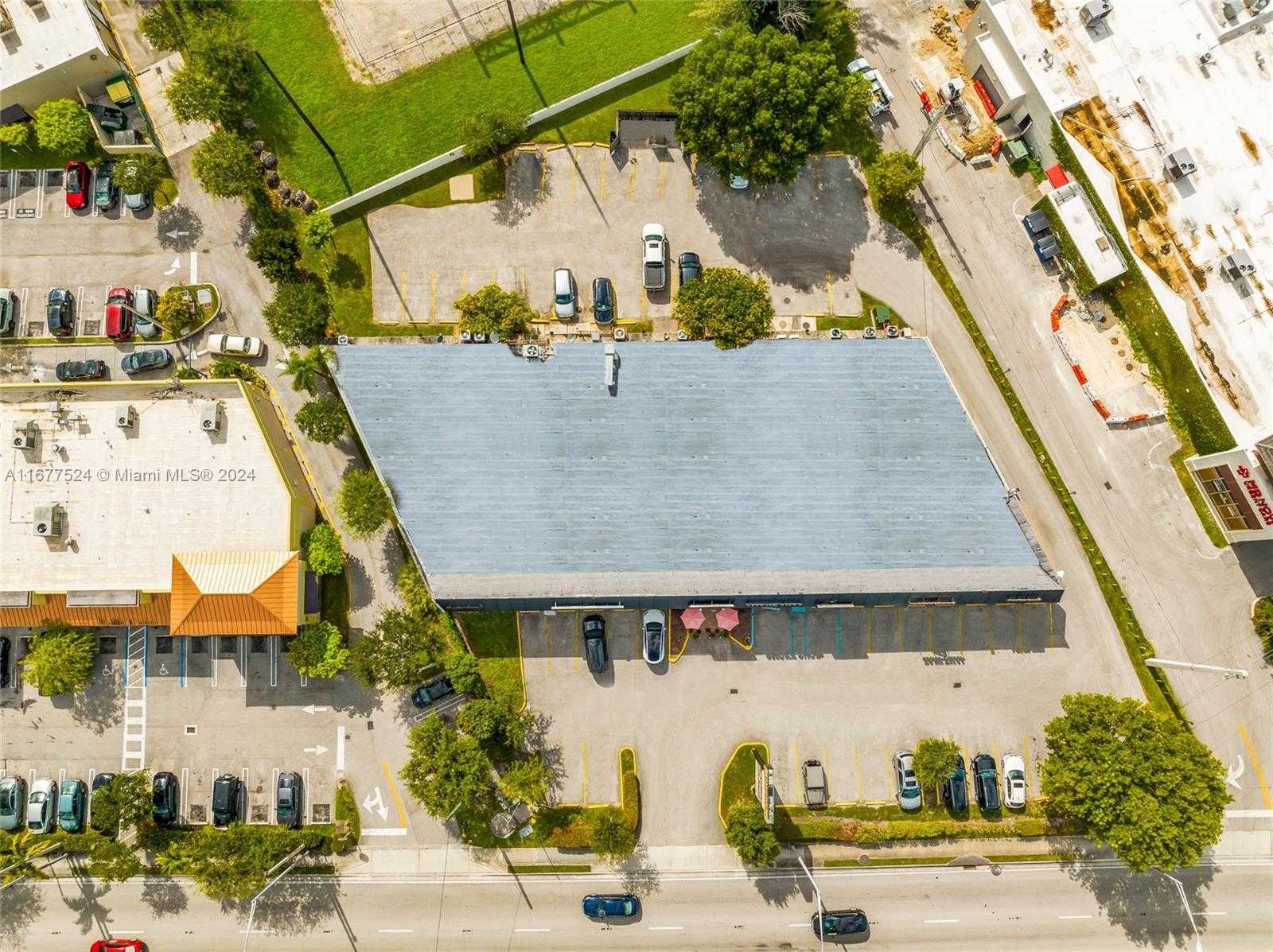 Small Image of 12253 SOUTH DIXIE HWY, Pinecrest Number 20