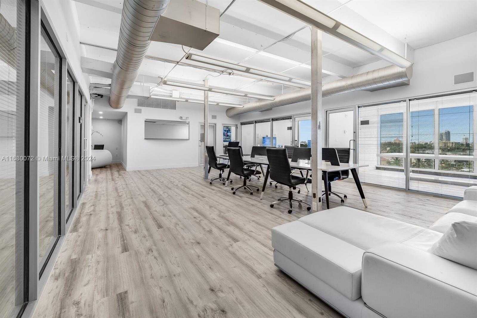Small Image of 1680 MICHIGAN AVE #PH5, Miami Beach Number 4