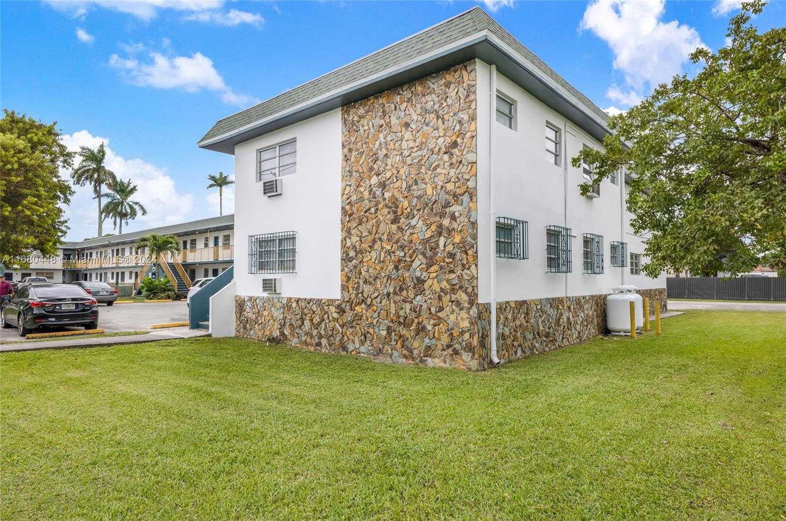 Small Image of 2629 NW 17th Ave, Miami, FL 33142, USA Number 5