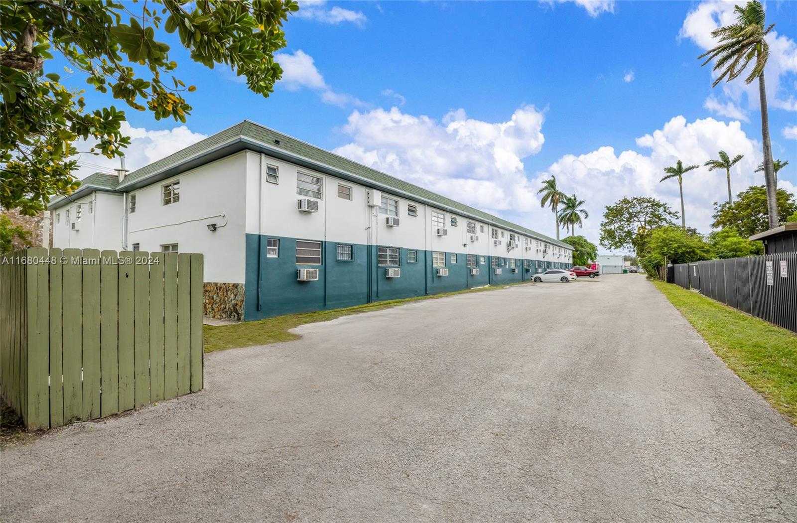 Small Image of 2629 NW 17th Ave, Miami, FL 33142, USA Number 6