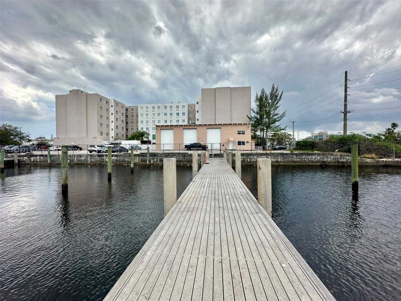 Small Image of 2599 NORTH WEST 37TH AVE, Miami Number 11