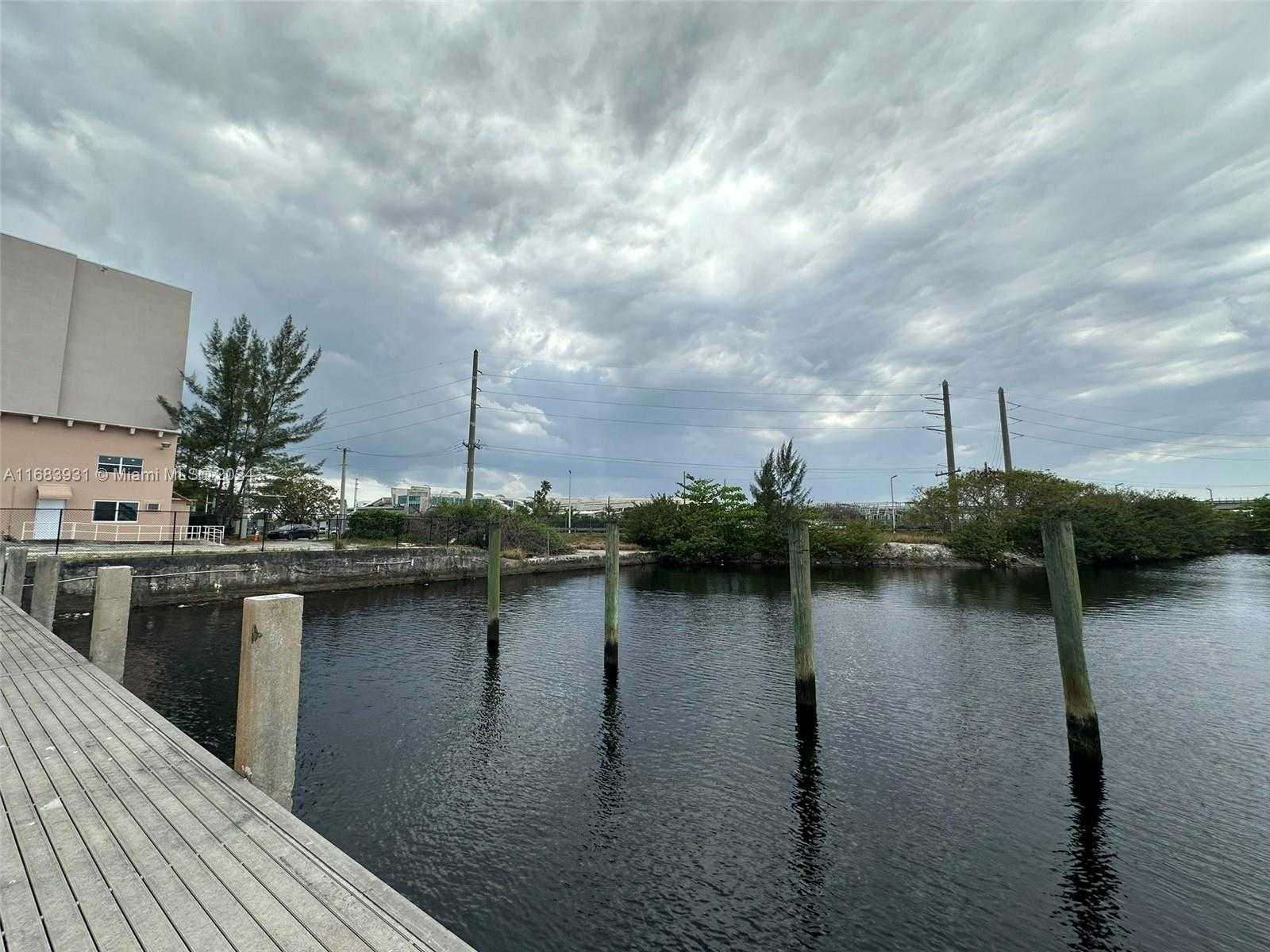 Small Image of 2599 NORTH WEST 37TH AVE, Miami Number 12
