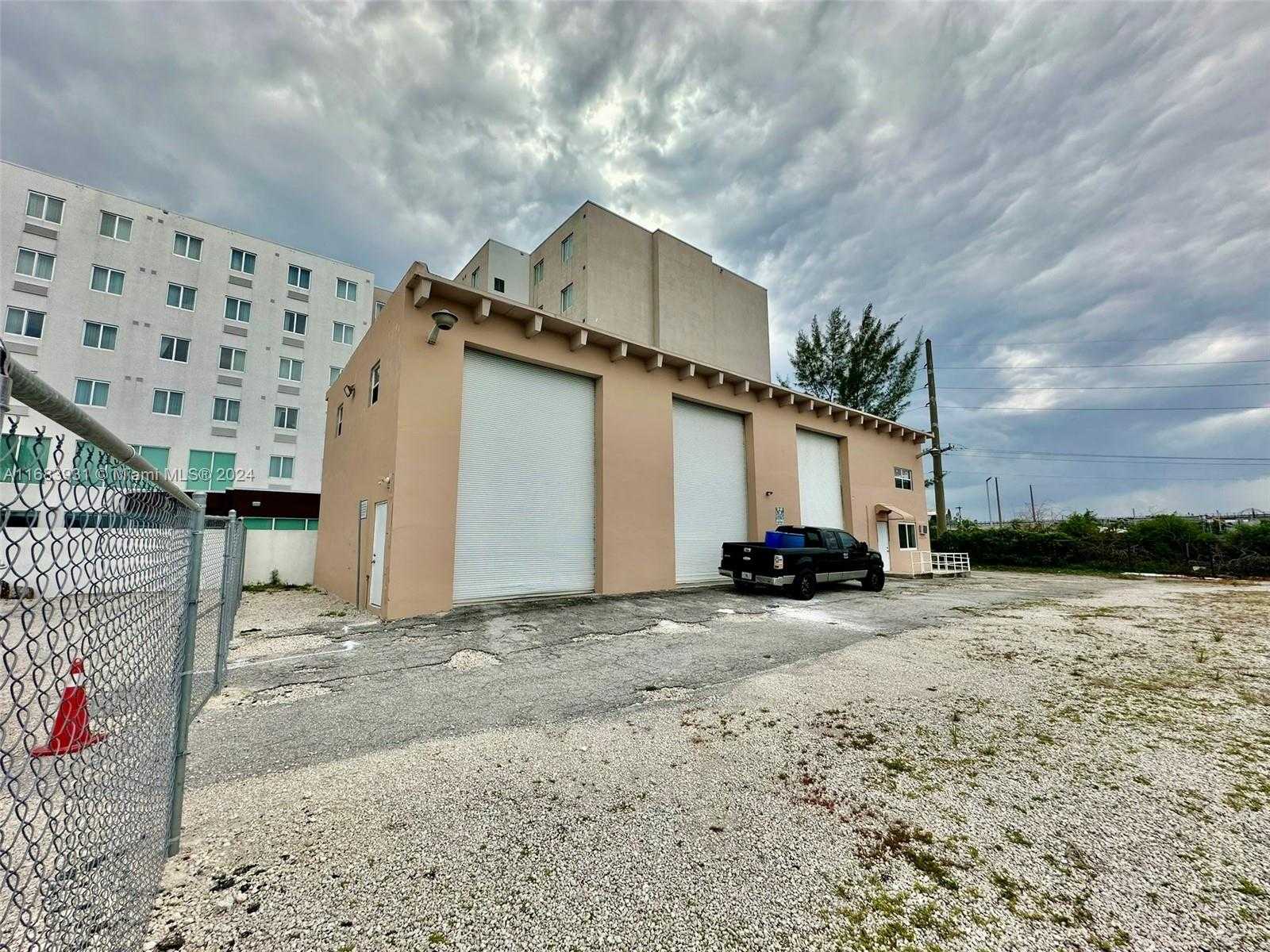 Small Image of 2599 NORTH WEST 37TH AVE, Miami Number 22
