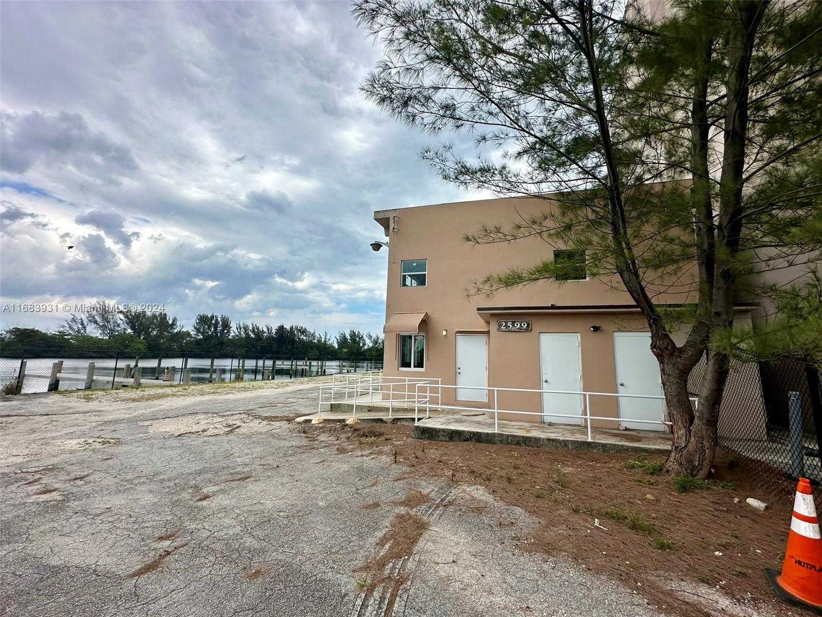 Small Image of 2599 NORTH WEST 37TH AVE, Miami Number 3