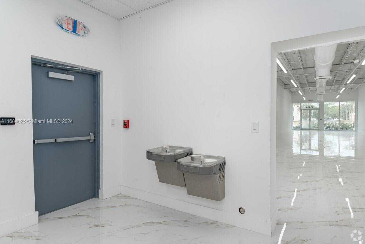 Small Image of 20450 NORTH WEST 2ND AVE #20452, Miami Gardens Number 5
