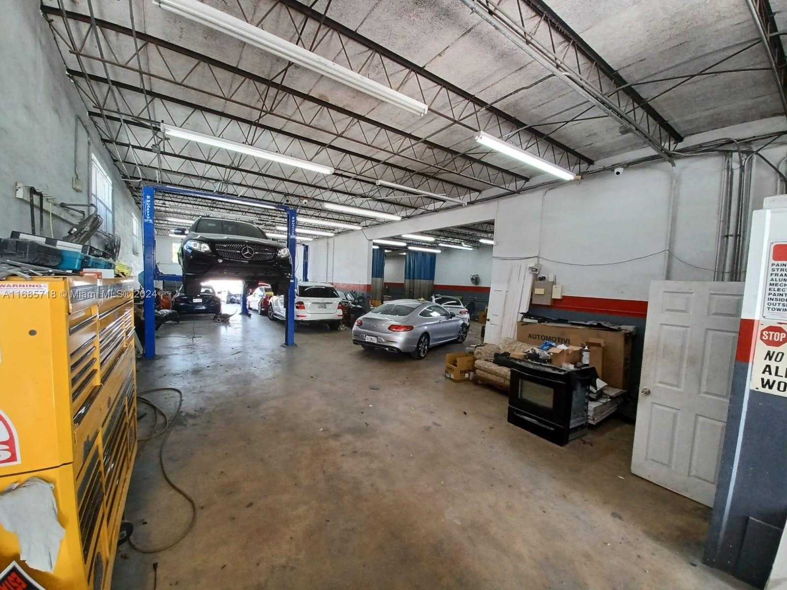 Small Image of 707 NORTH DIXIE HWY, Hallandale Beach Number 2