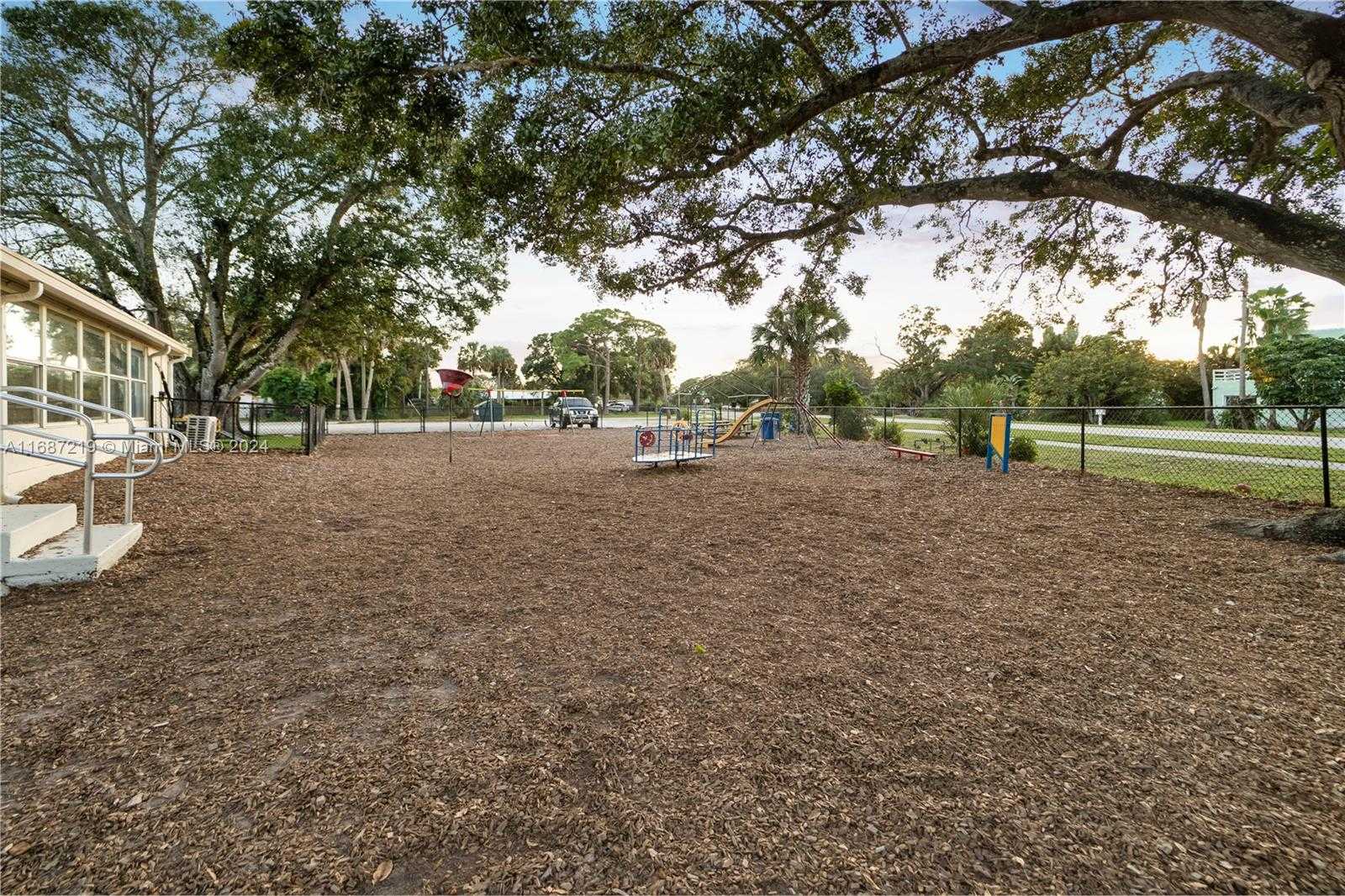 Small Image of 2706 SUNRISE BLVD, Fort Pierce Number 10