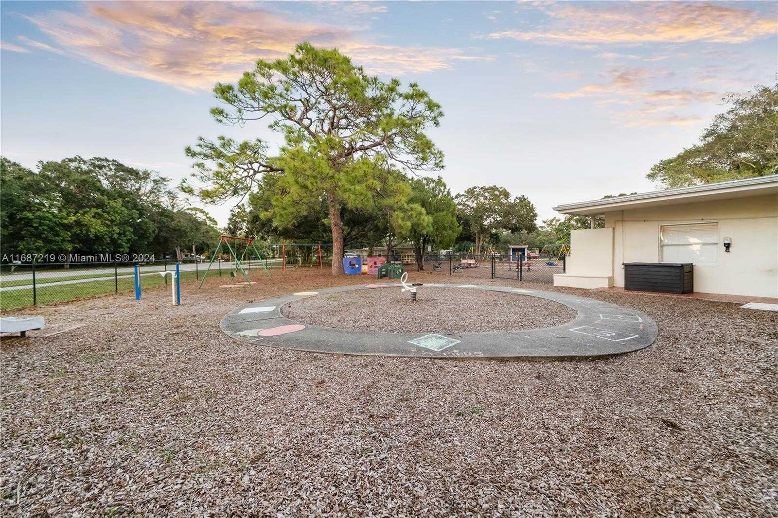 Small Image of 2706 SUNRISE BLVD, Fort Pierce Number 11