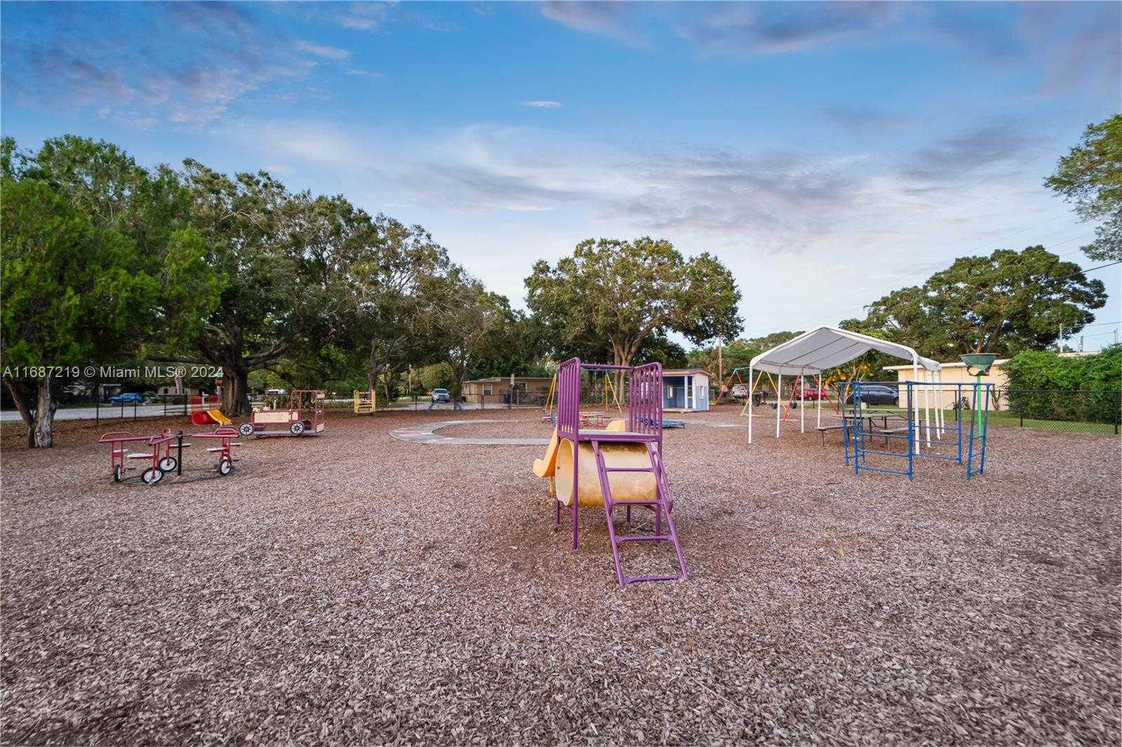 Small Image of 2706 SUNRISE BLVD, Fort Pierce Number 32