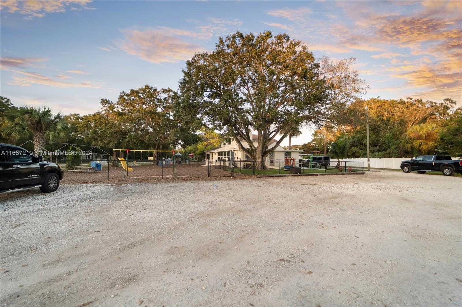 Small Image of 2706 SUNRISE BLVD, Fort Pierce Number 7