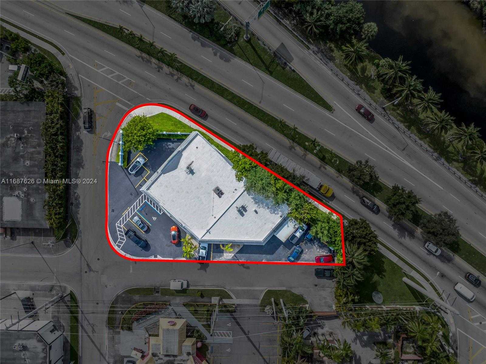 Small Image of 887 EAST OKEECHOBEE RD, Hialeah Number 2