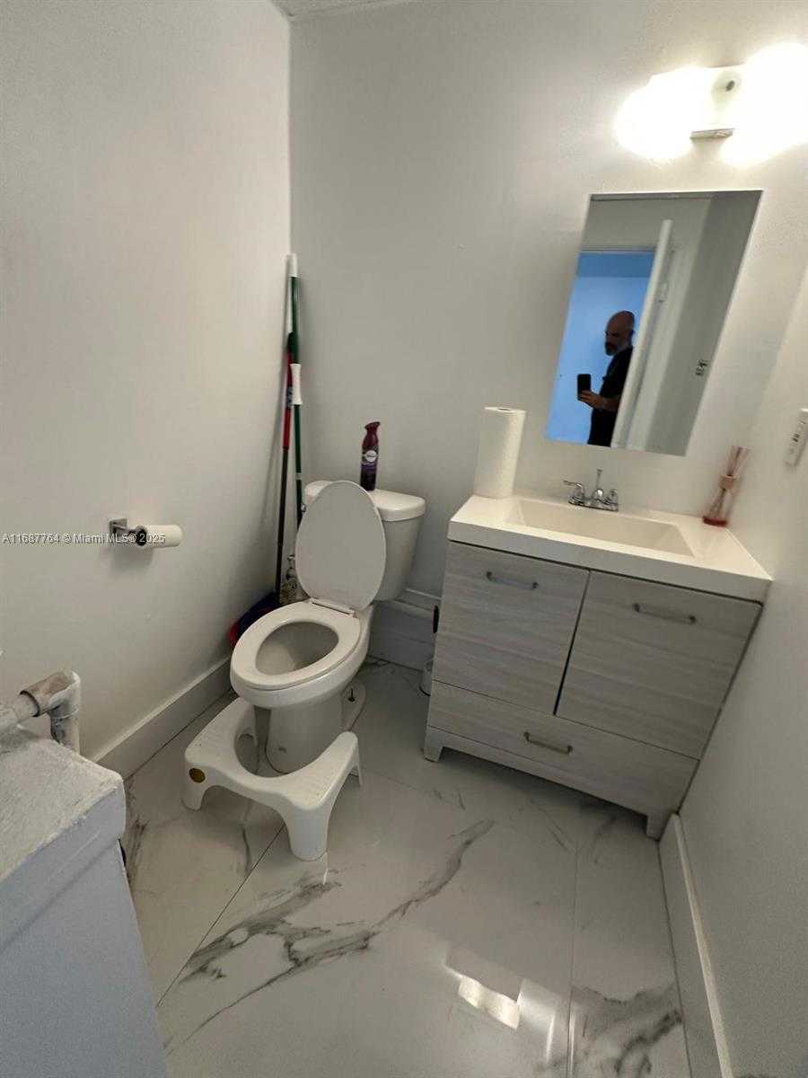 Small Image of 4485 STIRLING RD #204, Dania Beach Number 6
