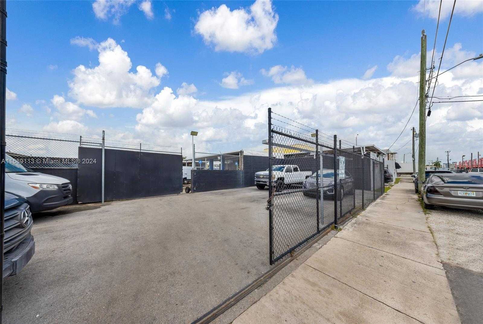 Small Image of 3700 NORTH WEST 27TH AVE, Miami Number 4
