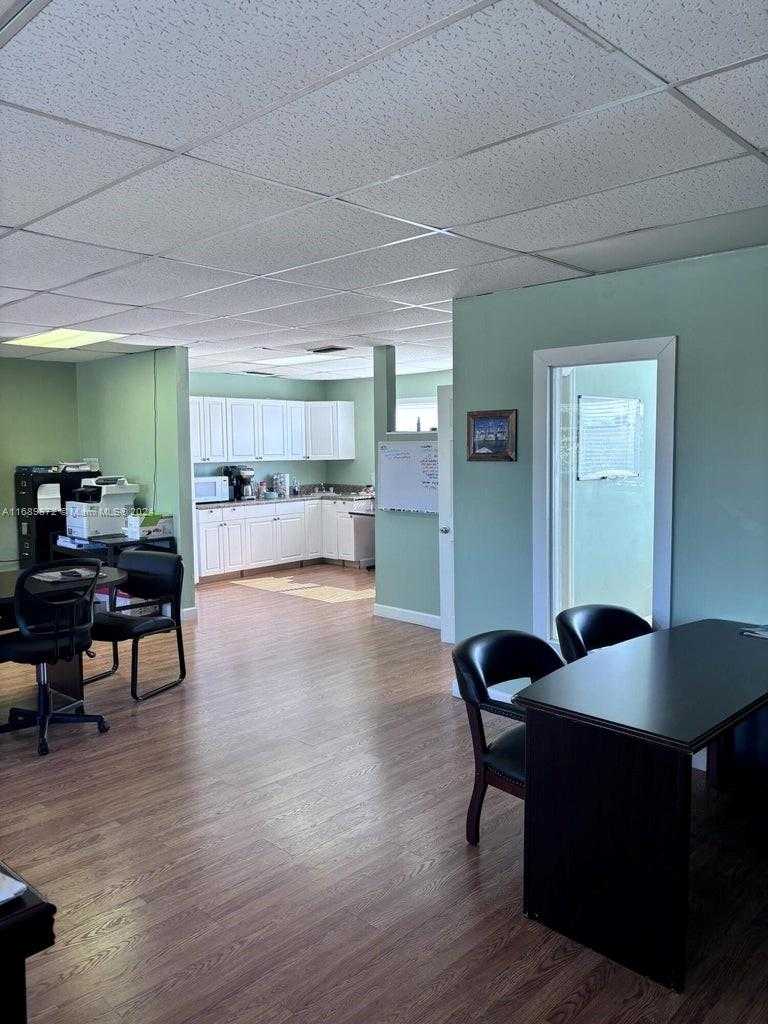 Small Image of 11400 OVERSEAS HWY #207/208, Marathon Number 15