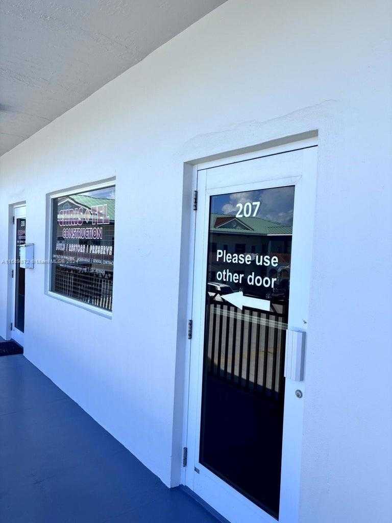 Small Image of 11400 OVERSEAS HWY #207/208, Marathon Number 4