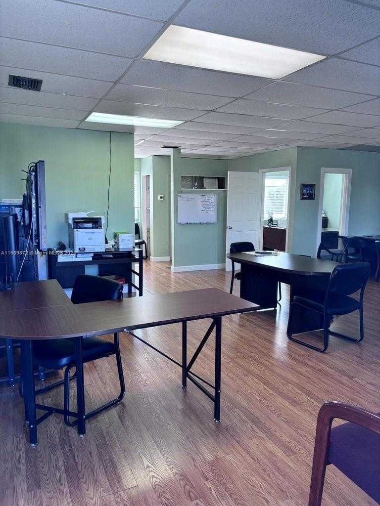 Small Image of 11400 OVERSEAS HWY #207/208, Marathon Number 6