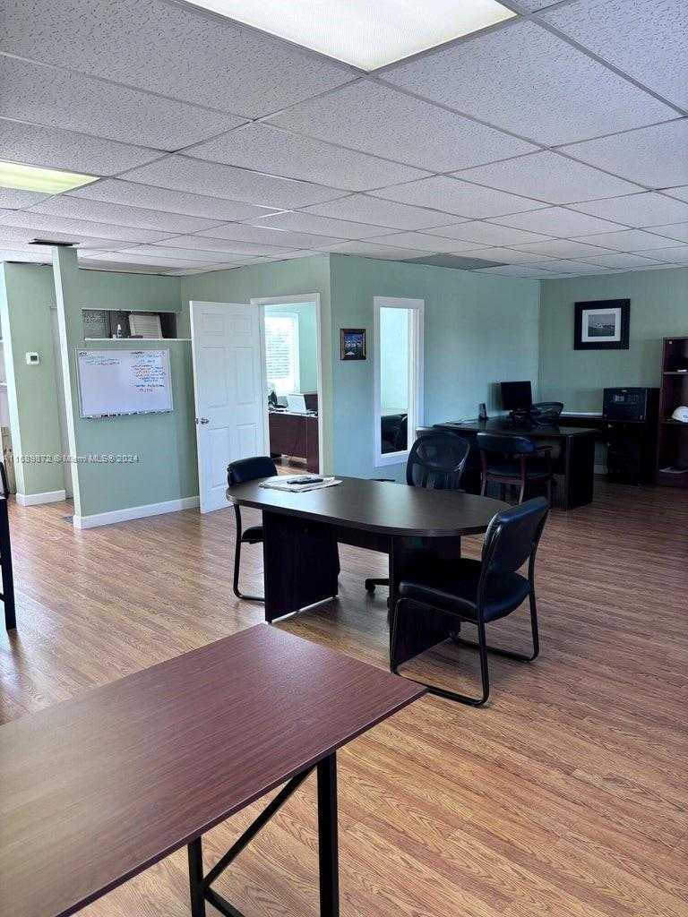 Small Image of 11400 OVERSEAS HWY #207/208, Marathon Number 8