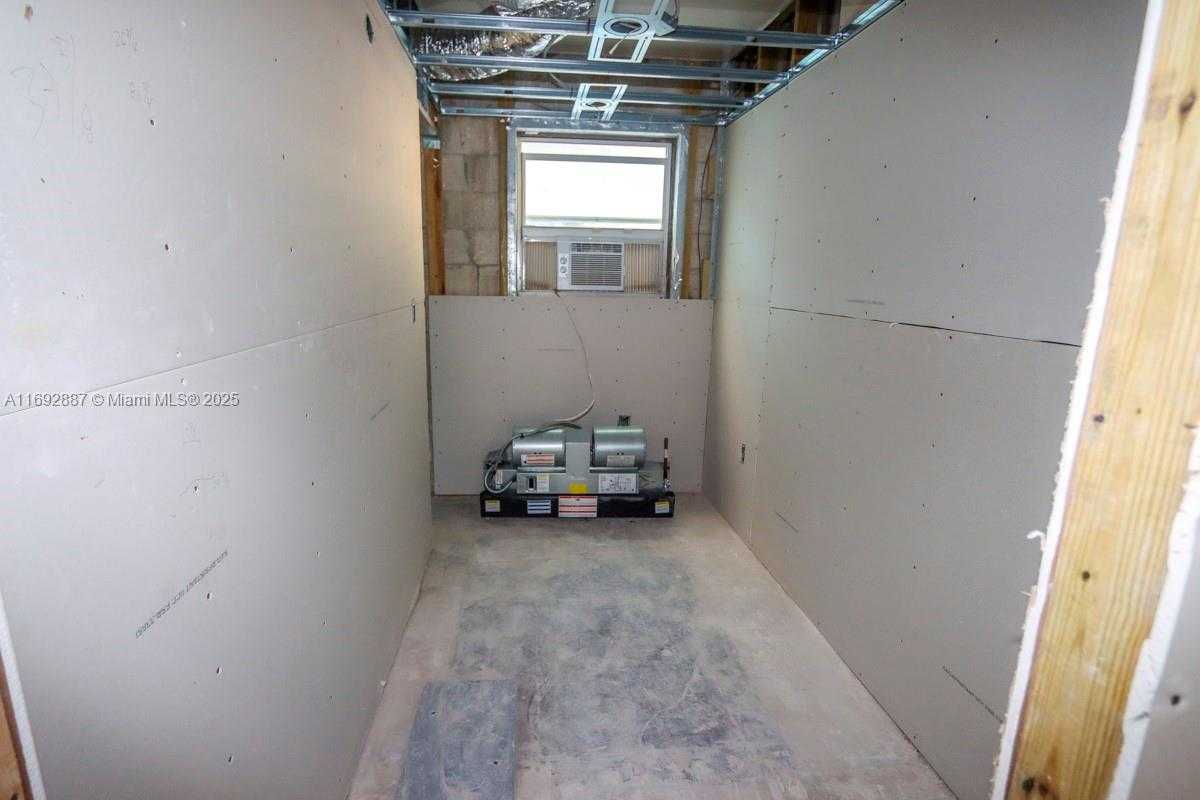 Small Image of 1446 OCEAN DR #1 & 2, Miami Beach Number 33