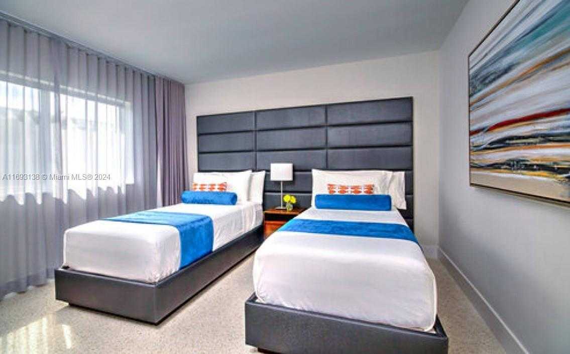 Small Image of 4433 EL MAR DR, Lauderdale By The Sea Number 9