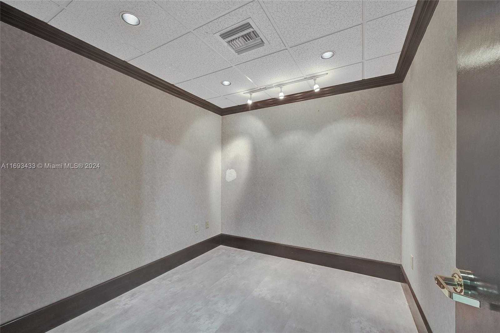 Small Image of 730 71ST ST, Miami Beach Number 37