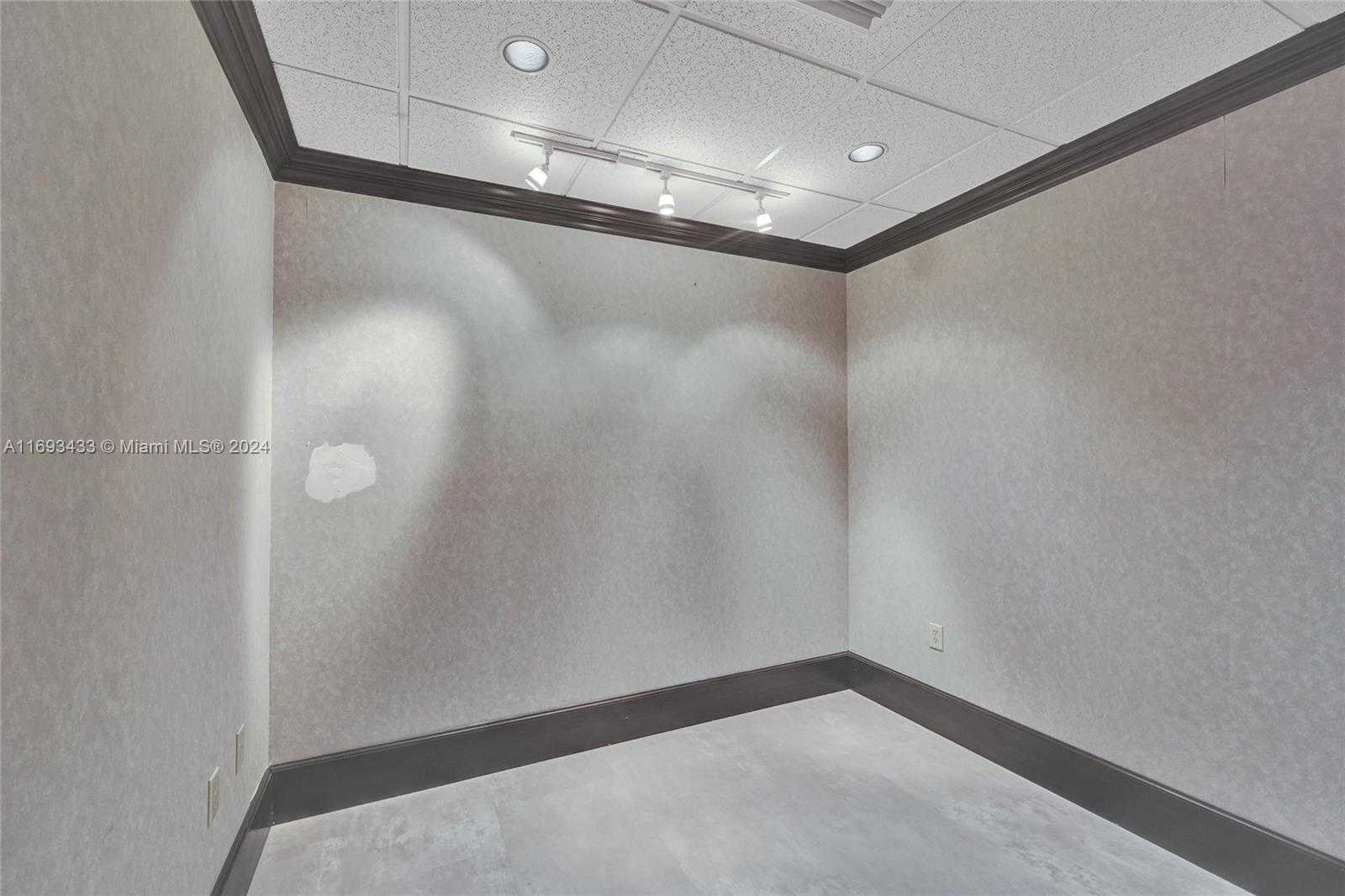 Small Image of 730 71ST ST, Miami Beach Number 38