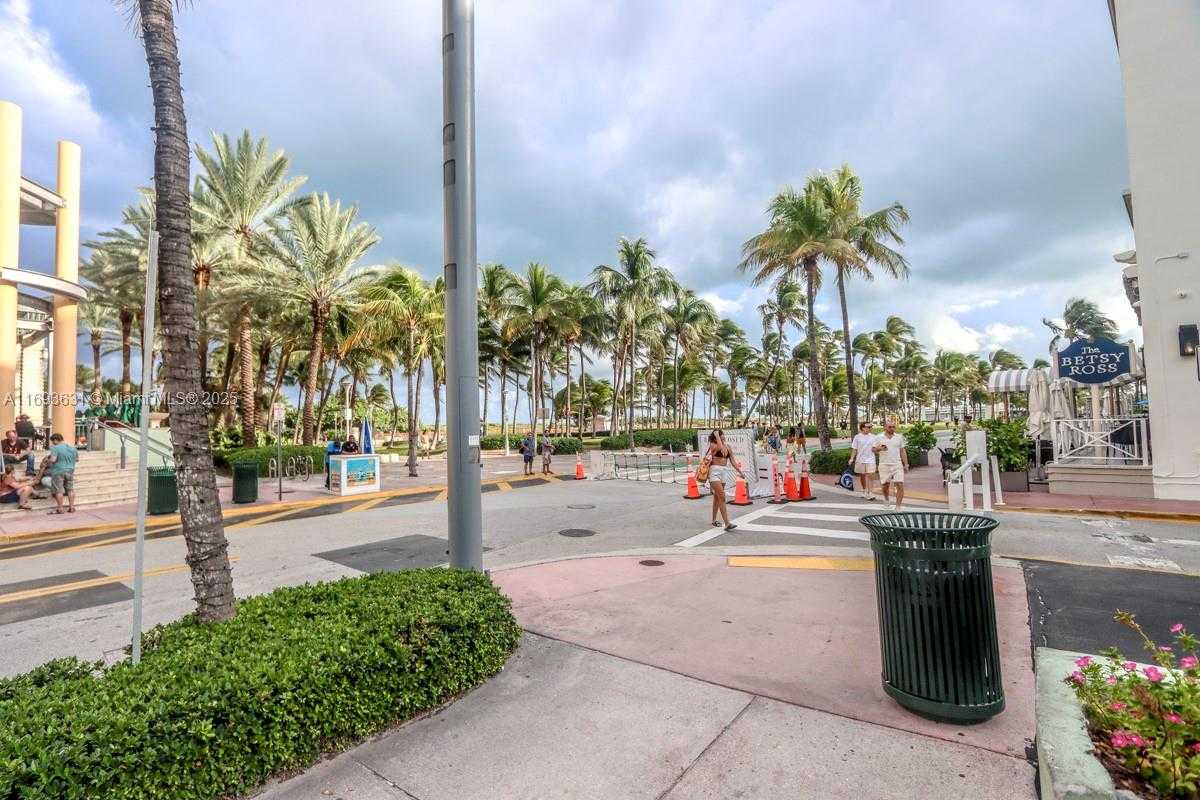 Small Image of 1446 OCEAN DR #1 & 2, Miami Beach Number 17