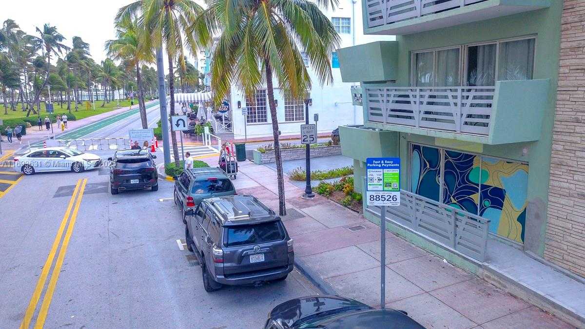 Small Image of 1446 OCEAN DR #1 & 2, Miami Beach Number 18