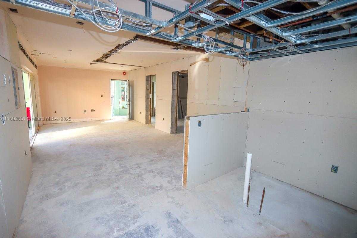 Small Image of 1446 OCEAN DR #1 & 2, Miami Beach Number 25