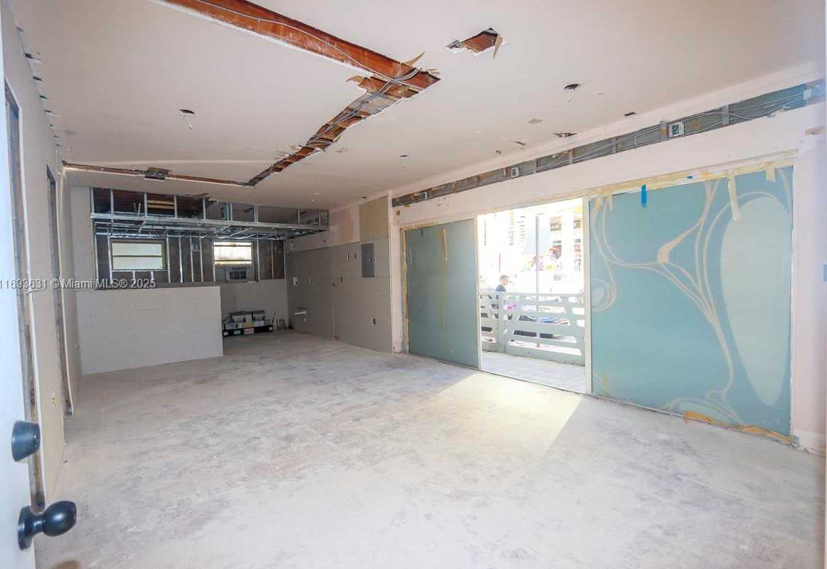 Small Image of 1446 OCEAN DR #1 & 2, Miami Beach Number 26