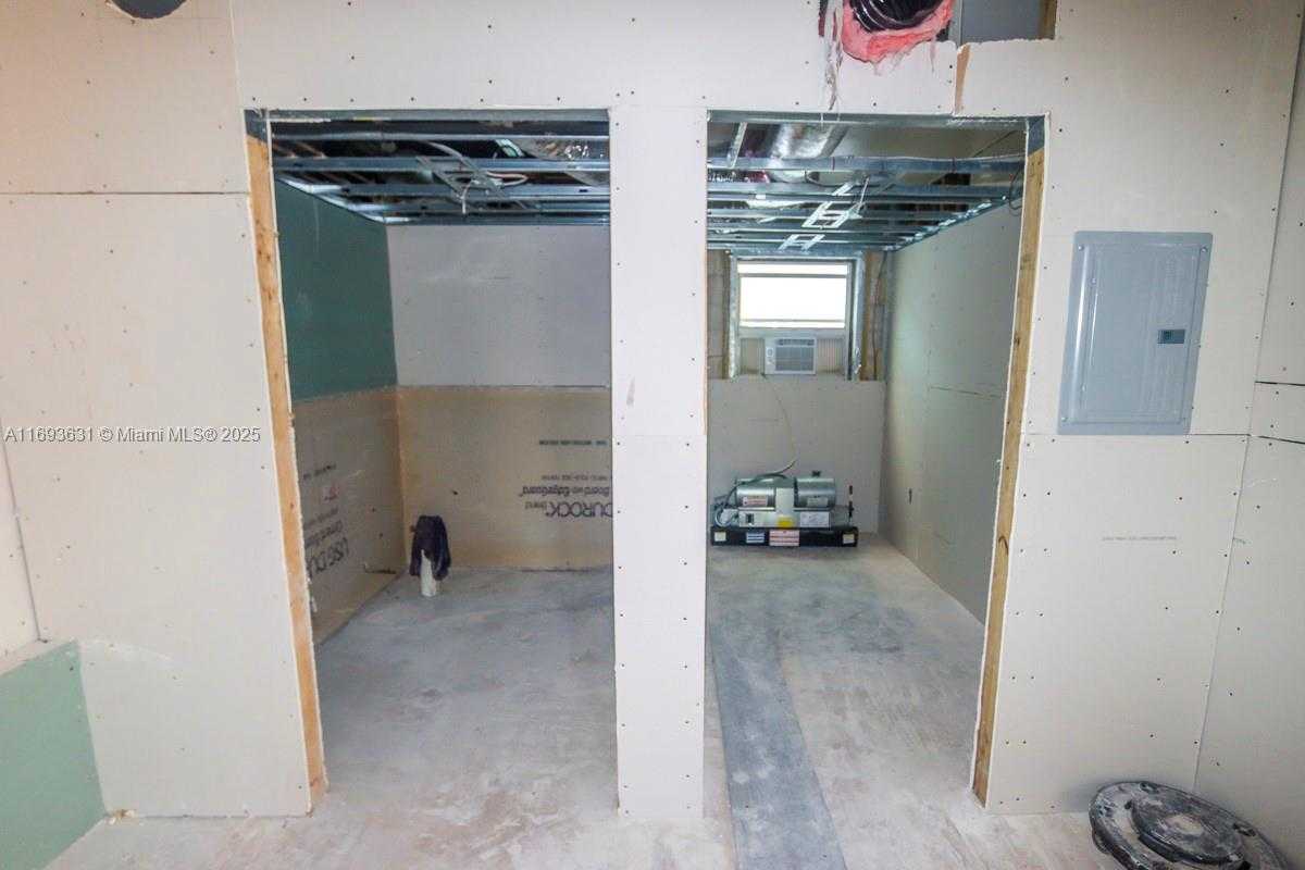 Small Image of 1446 OCEAN DR #1 & 2, Miami Beach Number 32
