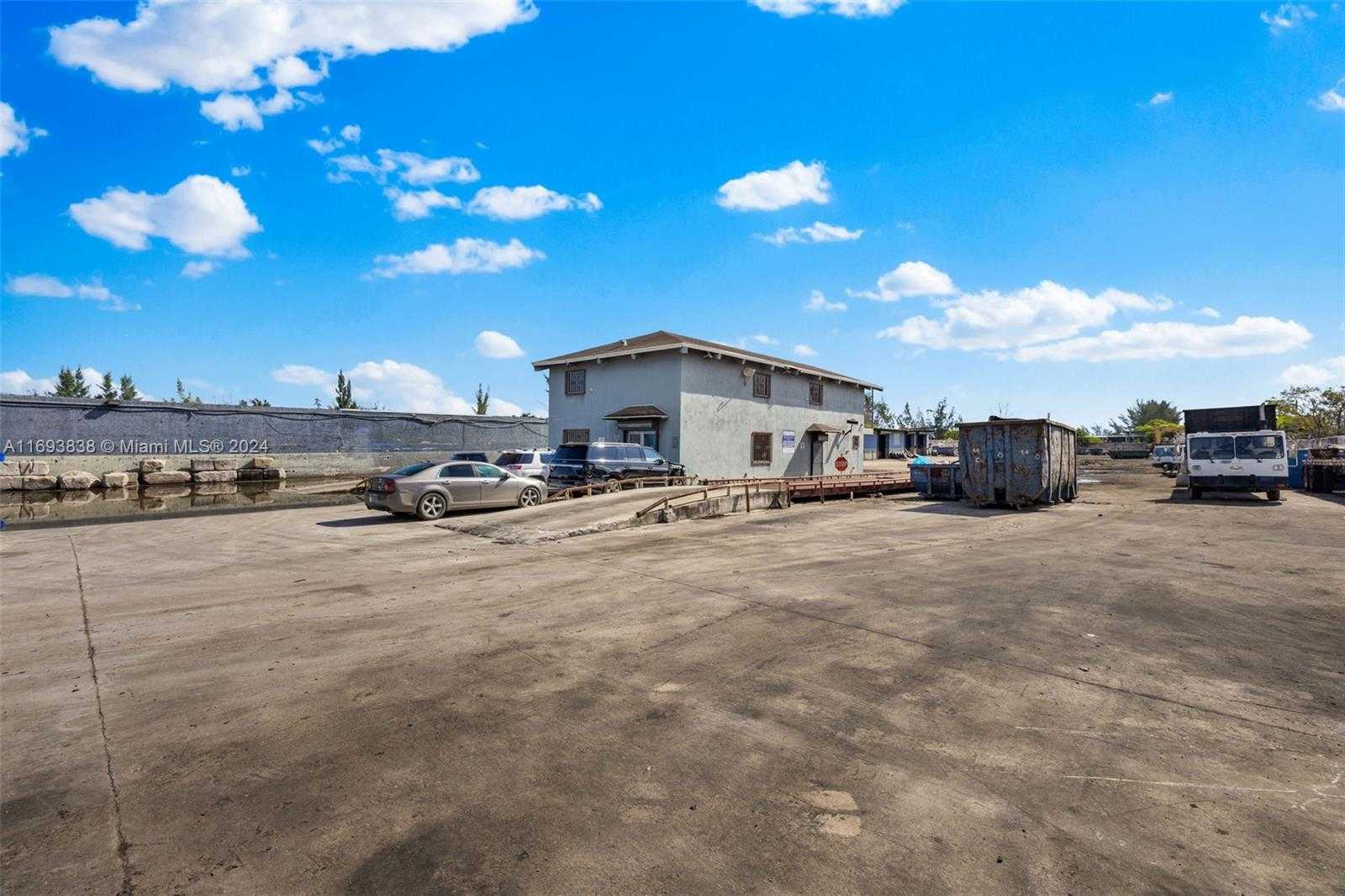 Small Image of 12705 CAIRO LN, Opa-Locka Number 6