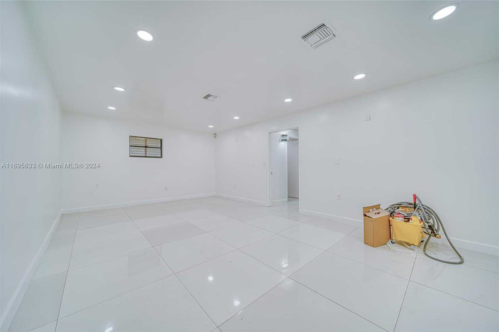 Small Image of 1225 NORTH EAST 162ND ST, North Miami Beach Number 19