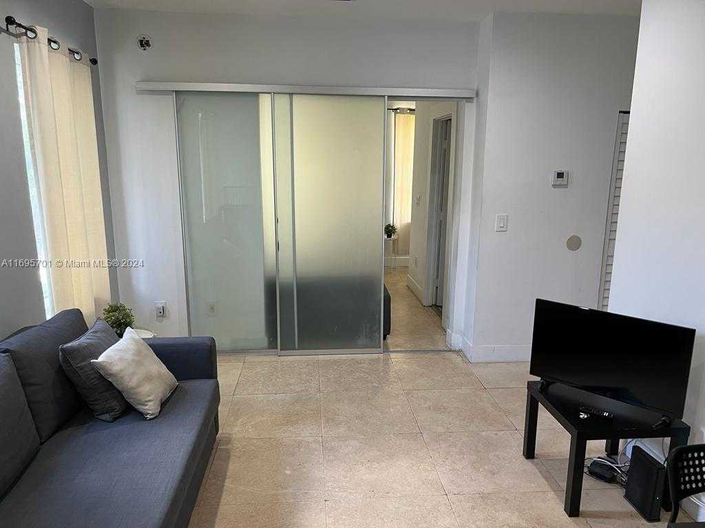 Small Image of 650 EUCLID AVE, Miami Beach Number 5