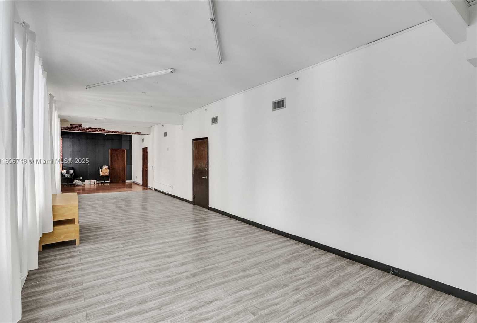 Small Image of 168 SE 1st St, Miami, FL 33131, USA Number 16