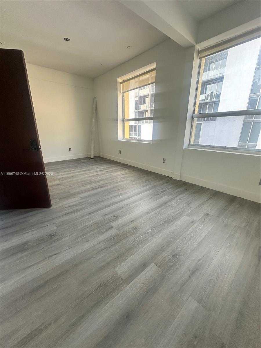 Small Image of 168 SE 1st St, Miami, FL 33131, USA Number 22