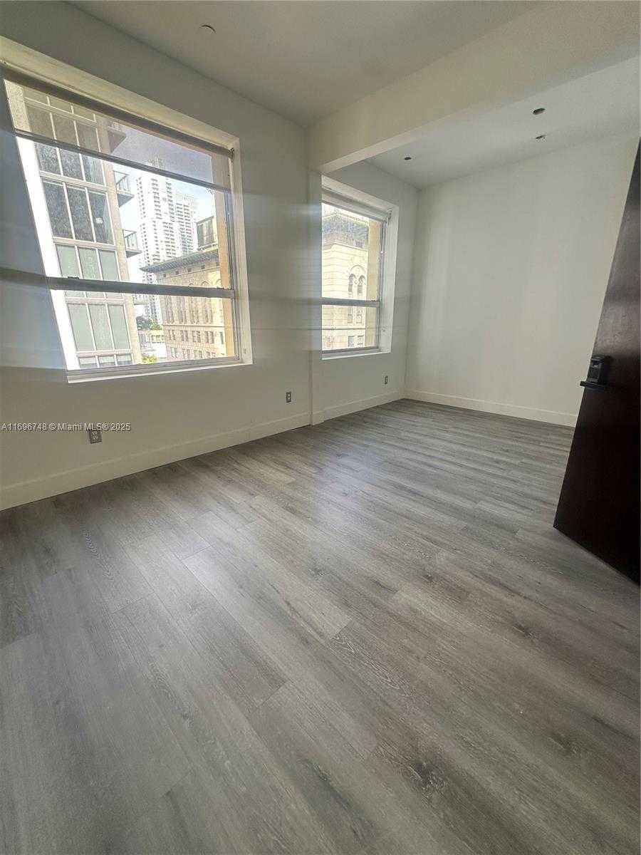 Small Image of 168 SE 1st St, Miami, FL 33131, USA Number 23