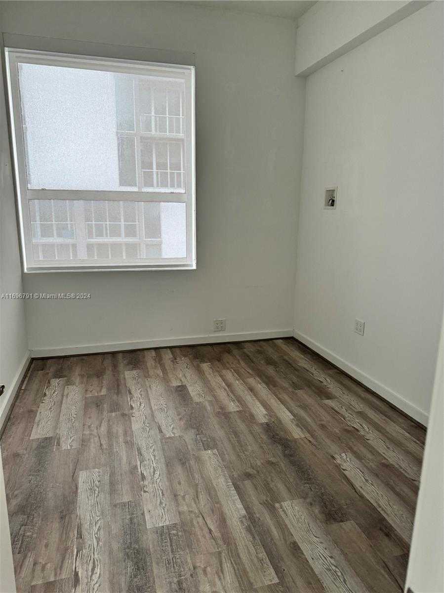 Small Image of 168 SOUTH EAST 1ST ST #1202, Miami Number 4