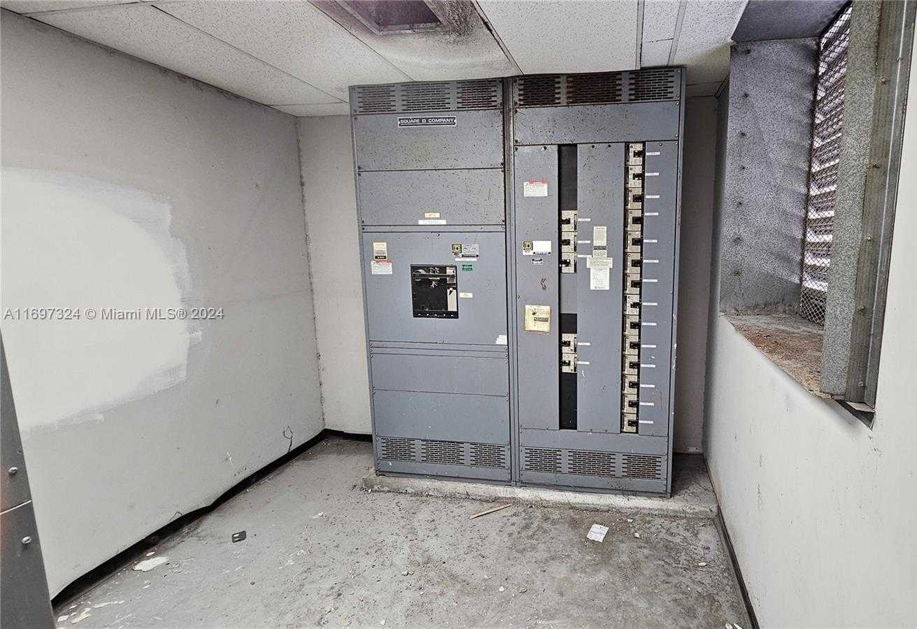 Small Image of 17355 NORTH WEST 59TH AVE, Hialeah Number 11